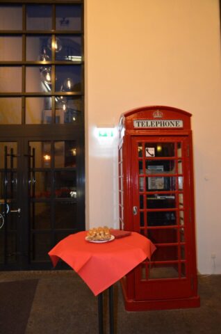 Die Telefonzelle war Anfang der 90-er Jahre ein Geschenk der Partnerstadt Bedford
